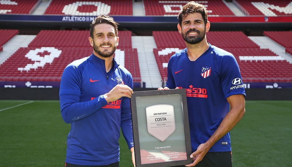 Costa handed plaque for his 200 Atleti games
